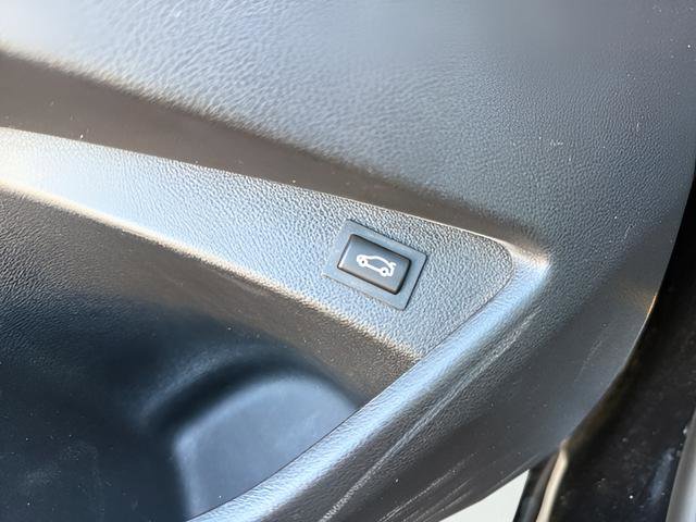 Used 2023 BMW 230i Coupe image 9