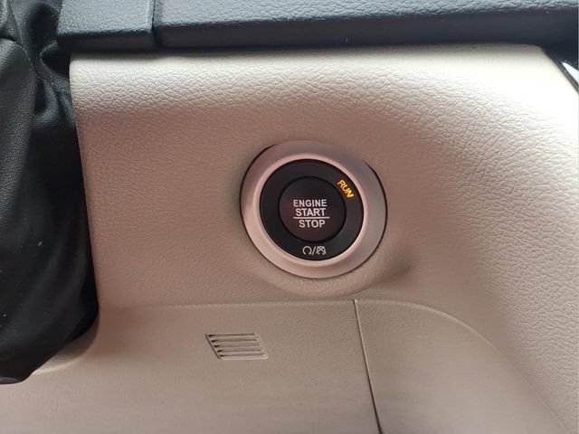 Used 2023 Chrysler Pacifica Touring-L FWD image 12