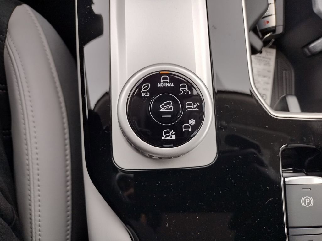 New 2026 Mitsubishi Outlander SE image 24