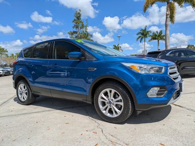 Certified 2019 Ford Escape SE image 2