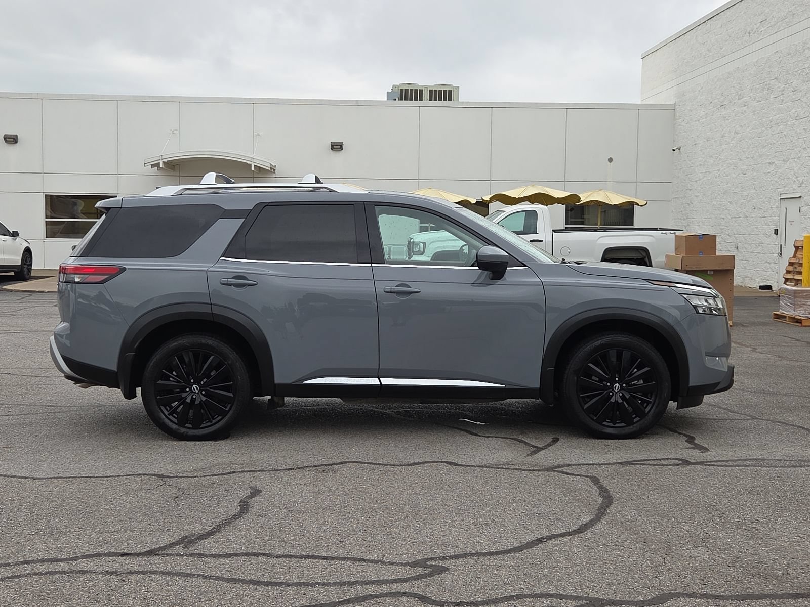 Used 2024 Nissan Pathfinder Platinum FWD image 15