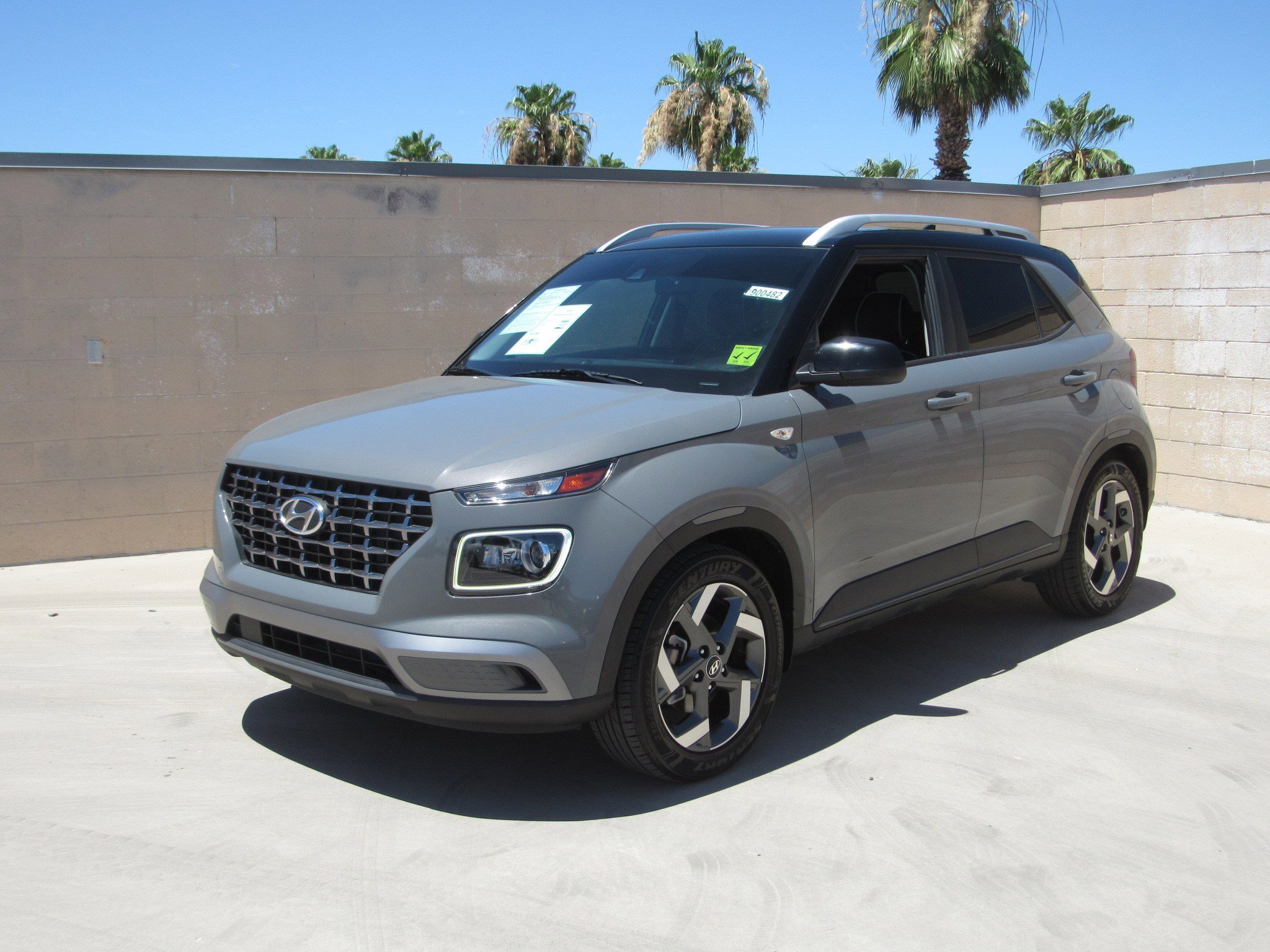 Used 2022 Hyundai Venue Limited FWD image 1