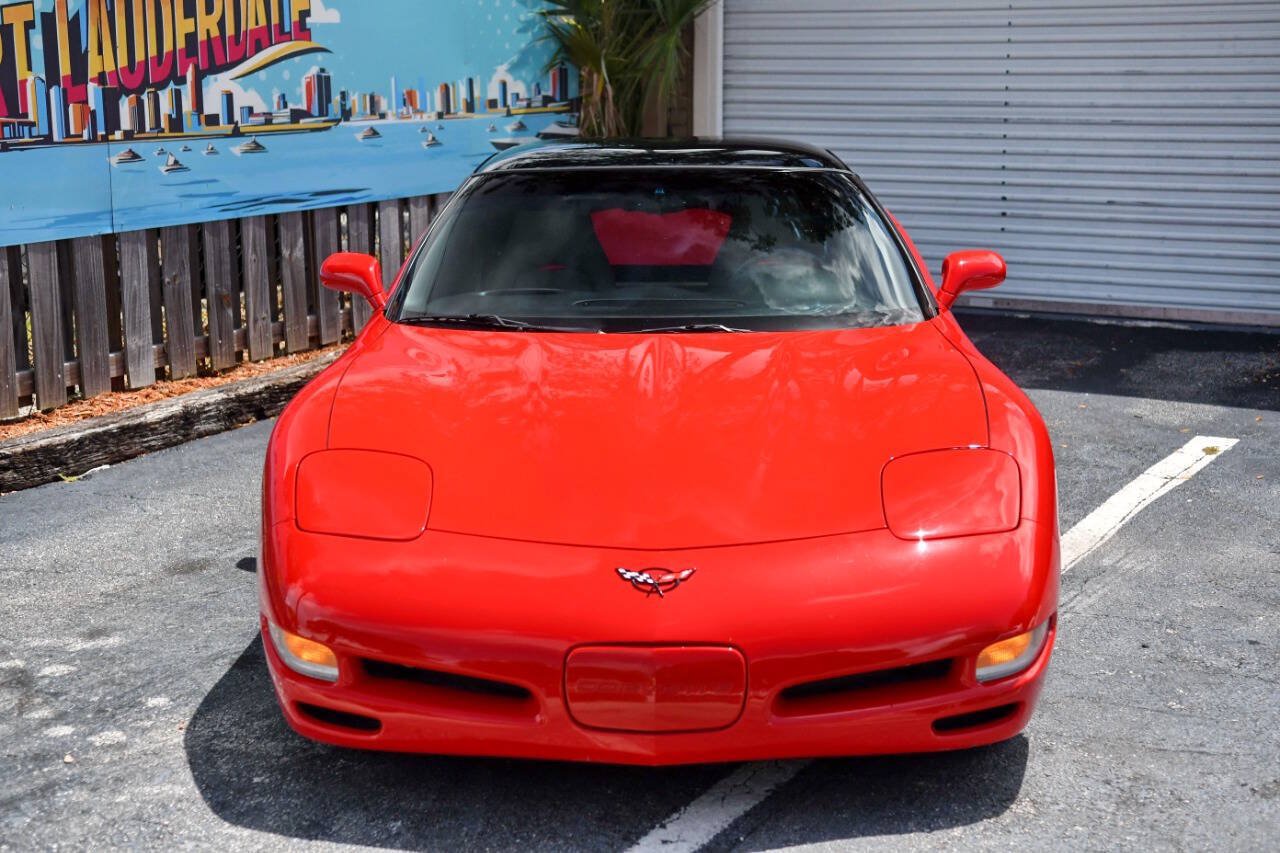 Used 2004 Chevrolet Corvette Coupe w/ Roof Package RWD image 2
