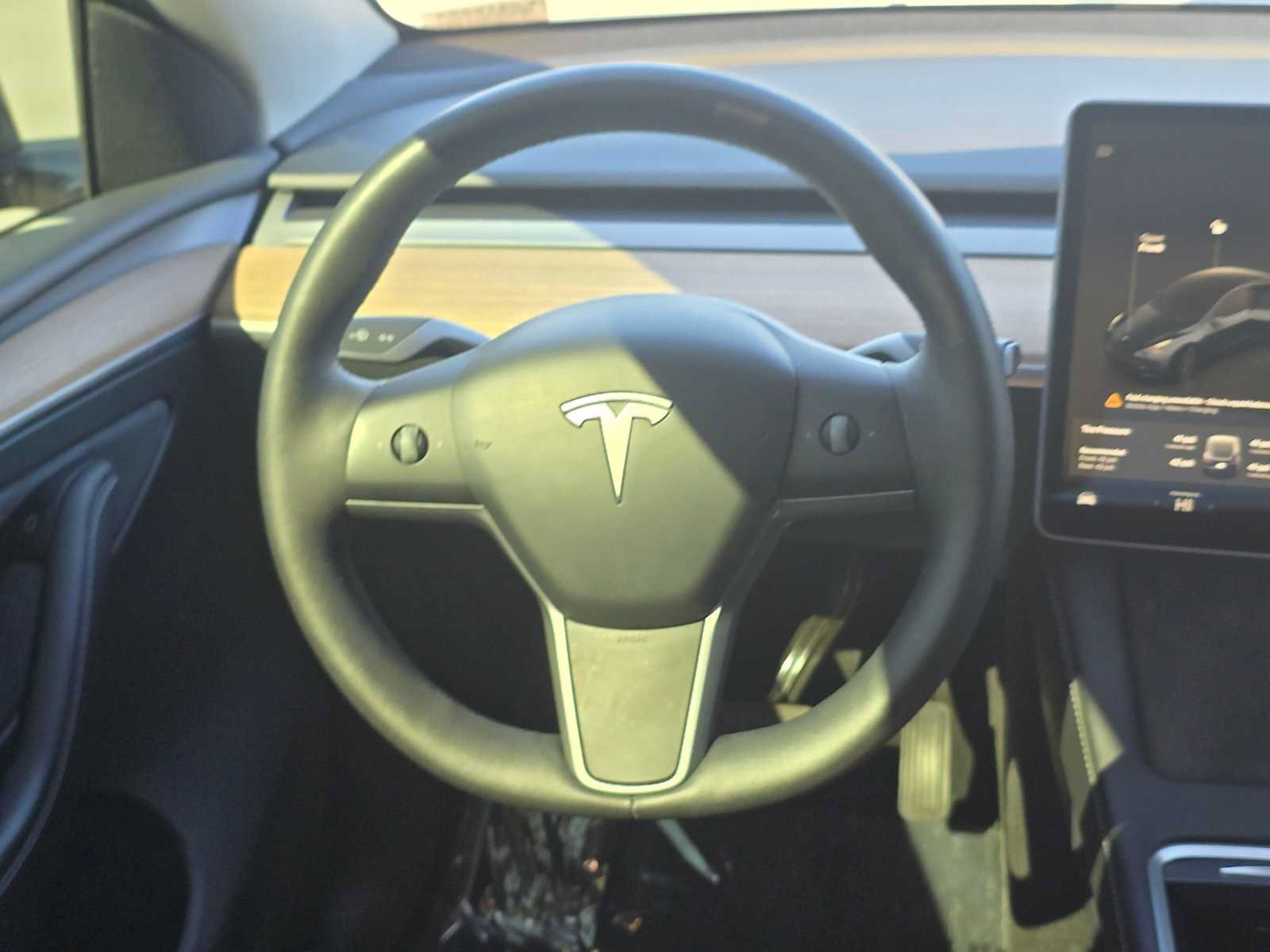 Used 2025 Tesla Model Y Long Range RWD image 19