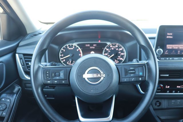 Used 2024 Nissan Rogue SV image 16