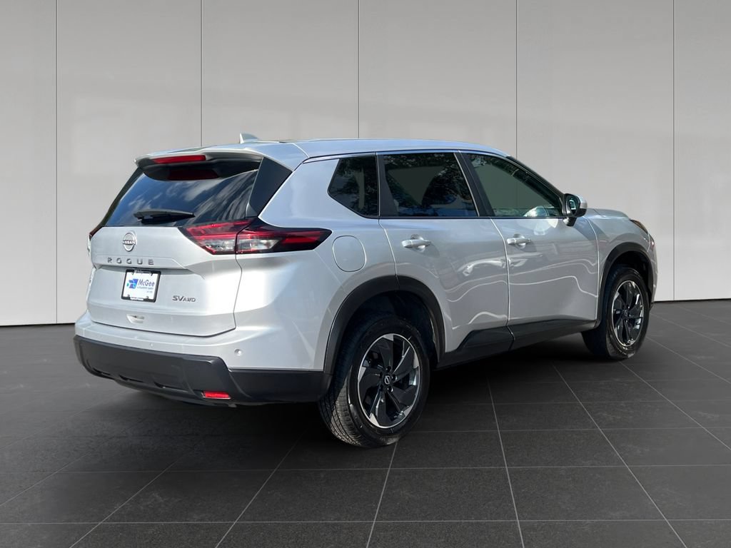 Used 2024 Nissan Rogue SV AWD/4WD image 5