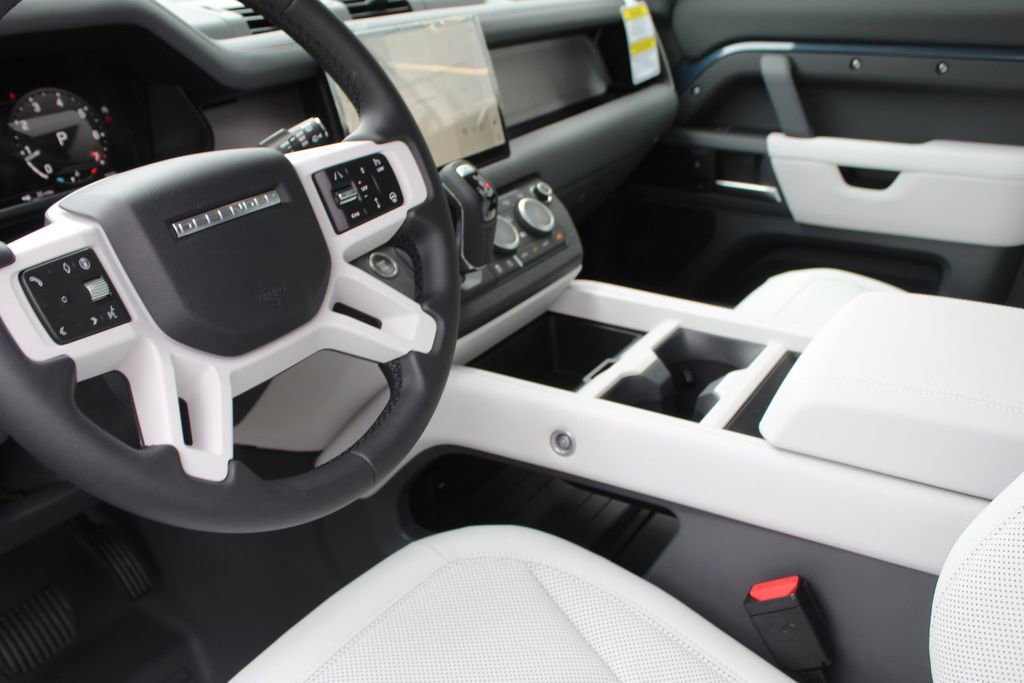 Used 2025 Land Rover Defender 110 S image 11