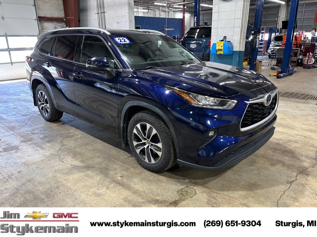 Used 2022 Toyota Highlander XLE AWD/4WD image 10