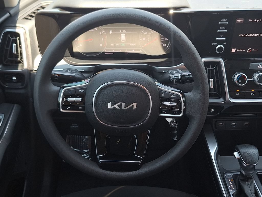Used 2023 Kia Sorento LX AWD/4WD image 16