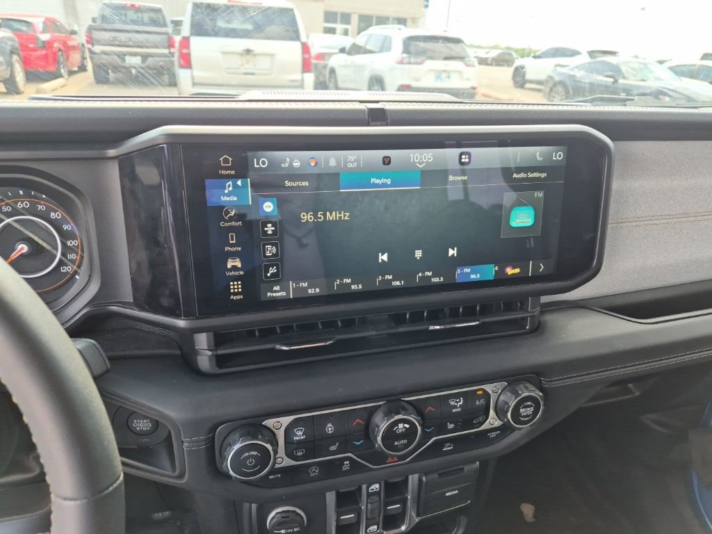 Used 2024 Jeep Wrangler Unlimited Sahara AWD/4WD image 12