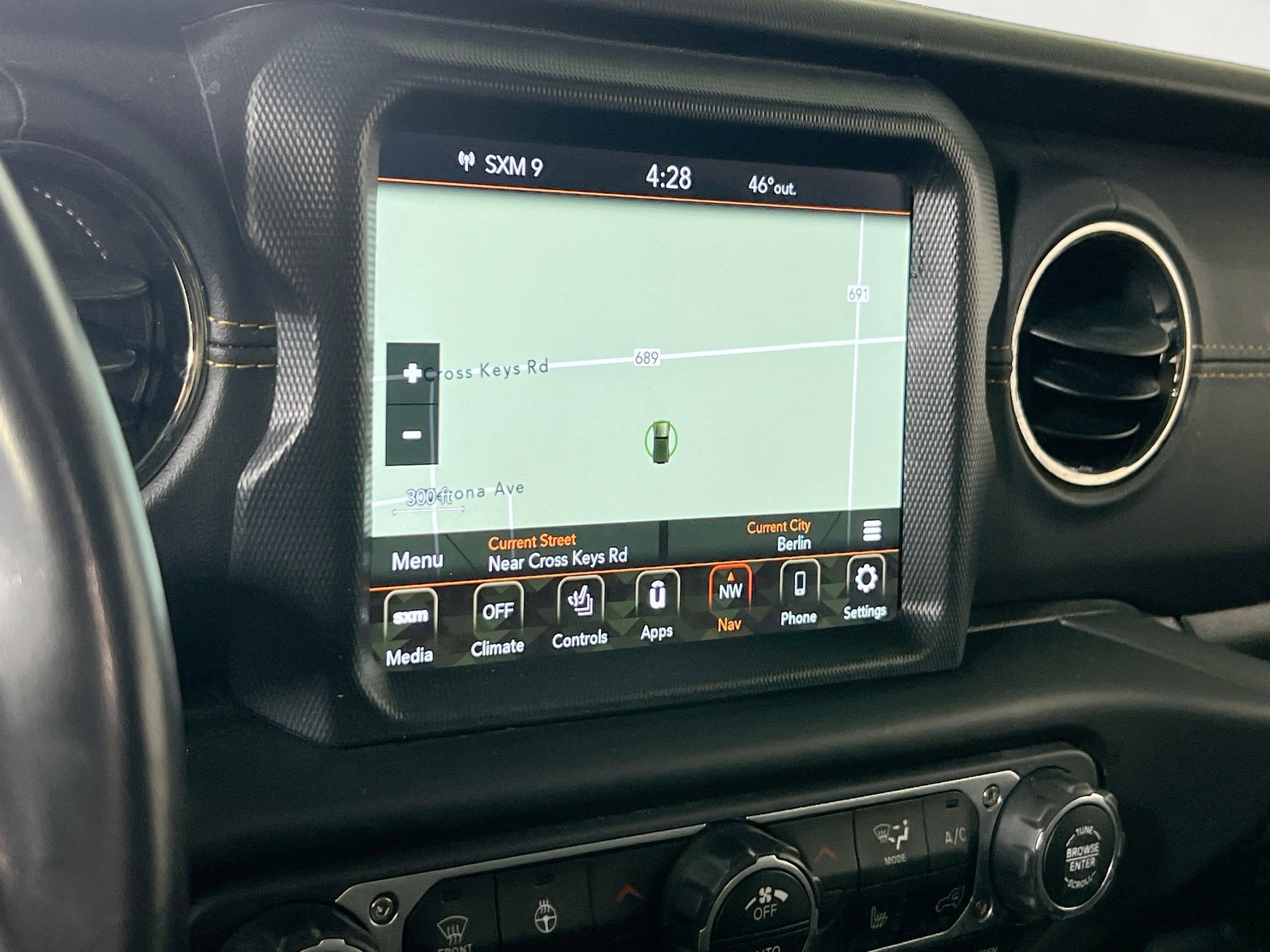 Used 2022 Jeep Wrangler Unlimited Sahara image 13