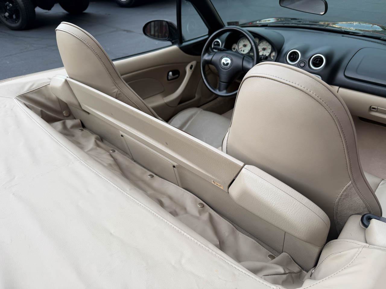 Used 2004 MAZDA MX-5 Miata LS RWD image 27