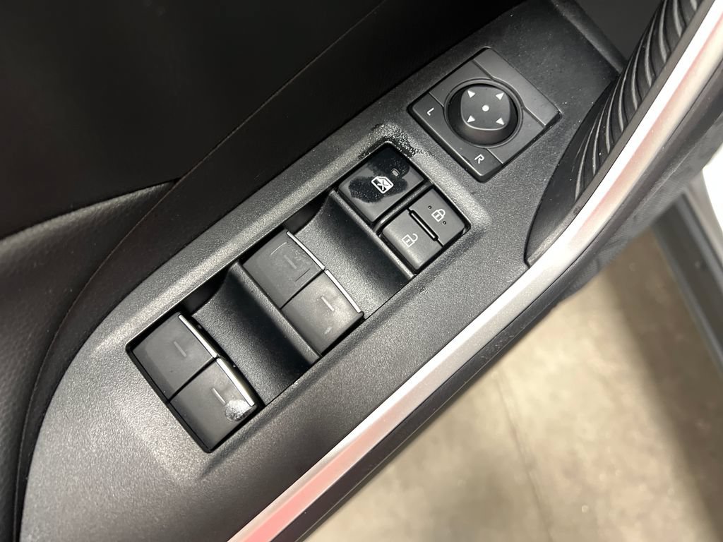 Used 2022 Toyota RAV4 SE w/ Convenience Package AWD/4WD image 11