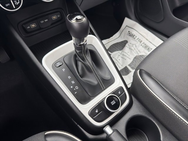 Certified 2022 Hyundai Venue Limited w/ Cargo Package image 28