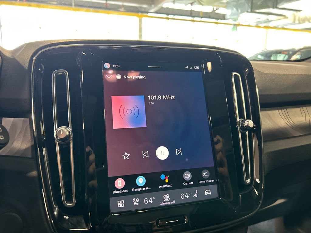 Certified 2023 Volvo XC40 Recharge Ultimate image 16