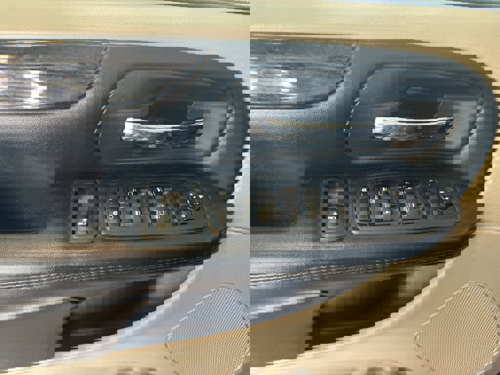 Used 2019 Dodge Grand Caravan SE w/ UConnect Hands-Free Group image 9