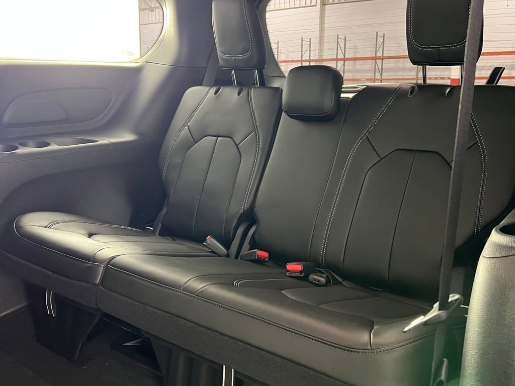 New 2026 Chrysler Pacifica Select image 18