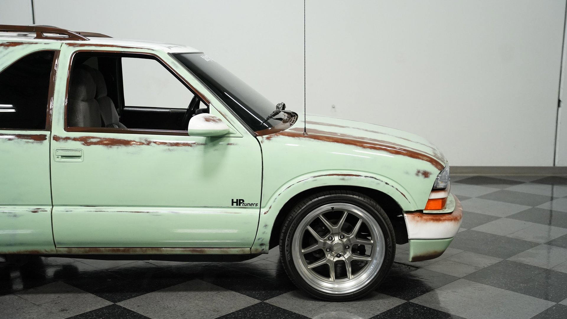 Used 2001 Chevrolet Blazer LS image 25