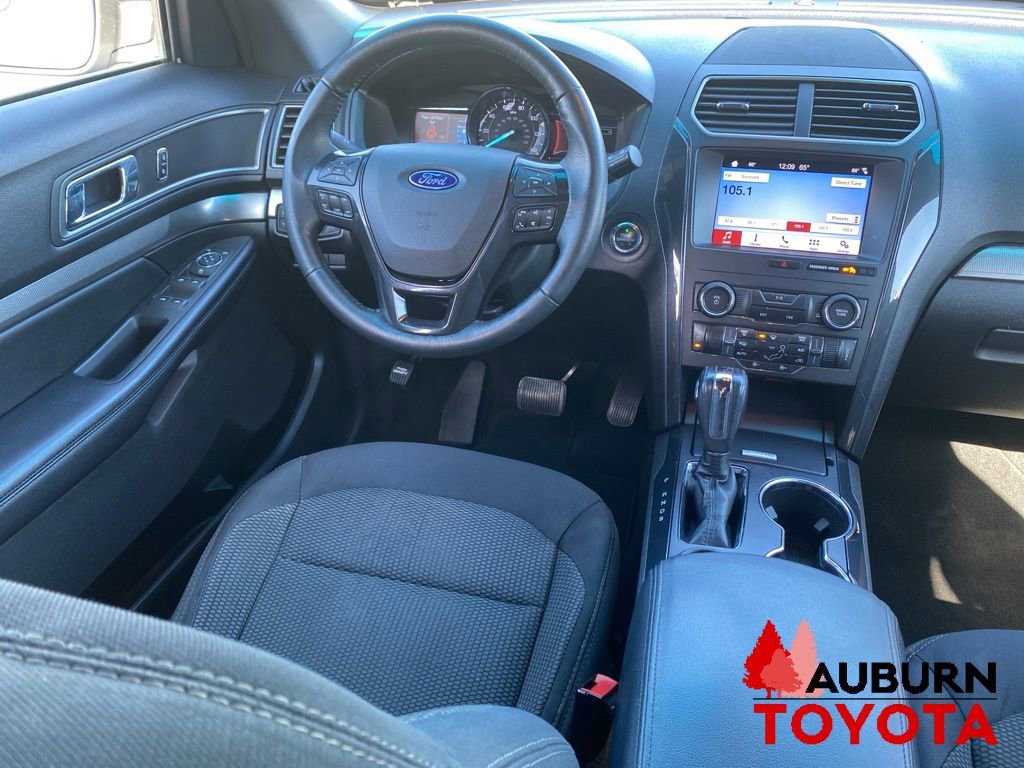Used 2018 Ford Explorer XLT w/ Equipment Group 201A FWD image 30
