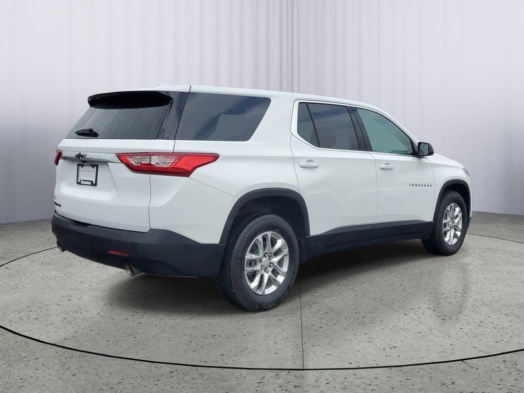 Used 2021 Chevrolet Traverse LS image 3