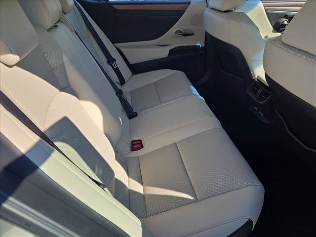 Used 2025 Lexus ES 300h w/ Premium Package FWD image 19