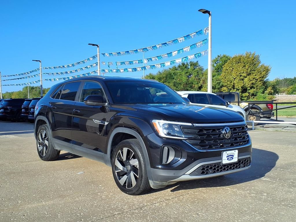 Used 2025 Volkswagen Atlas Cross Sport SE AWD/4WD image 1