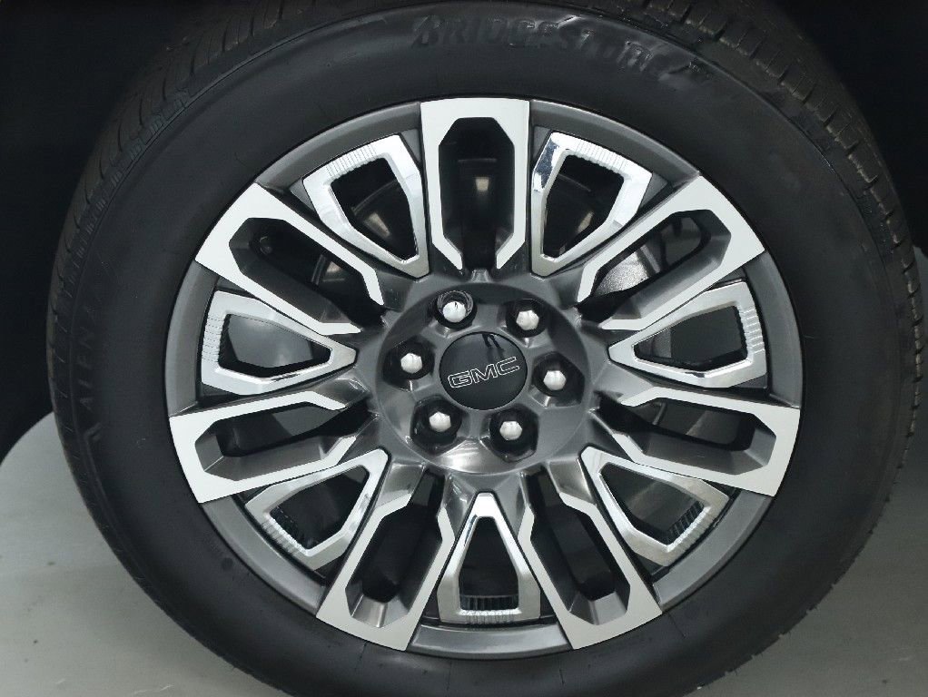 Used 2024 GMC Yukon Denali Ultimate AWD/4WD image 41