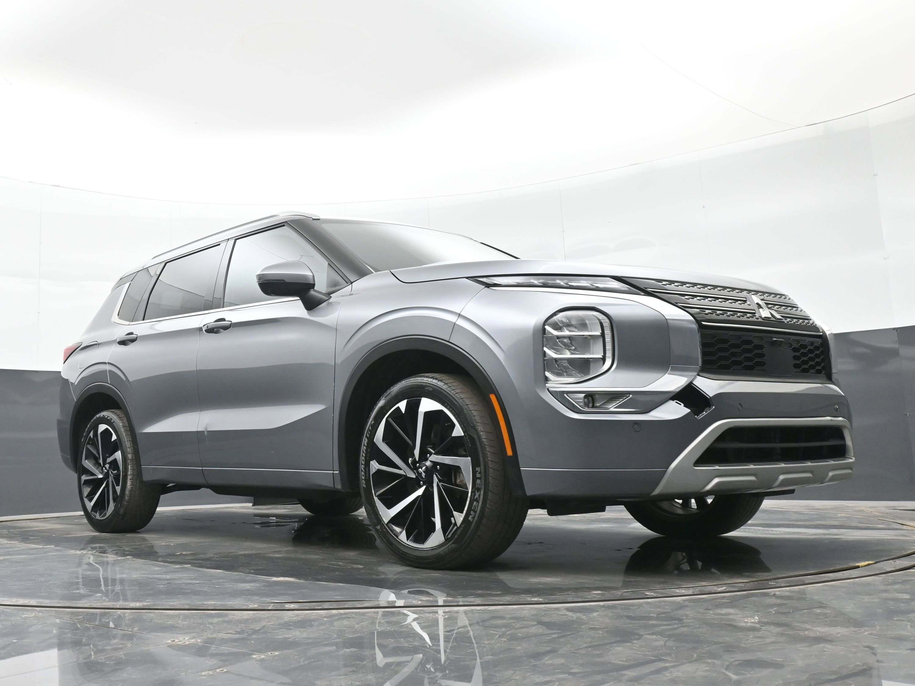 Used 2022 Mitsubishi Outlander SEL image 40