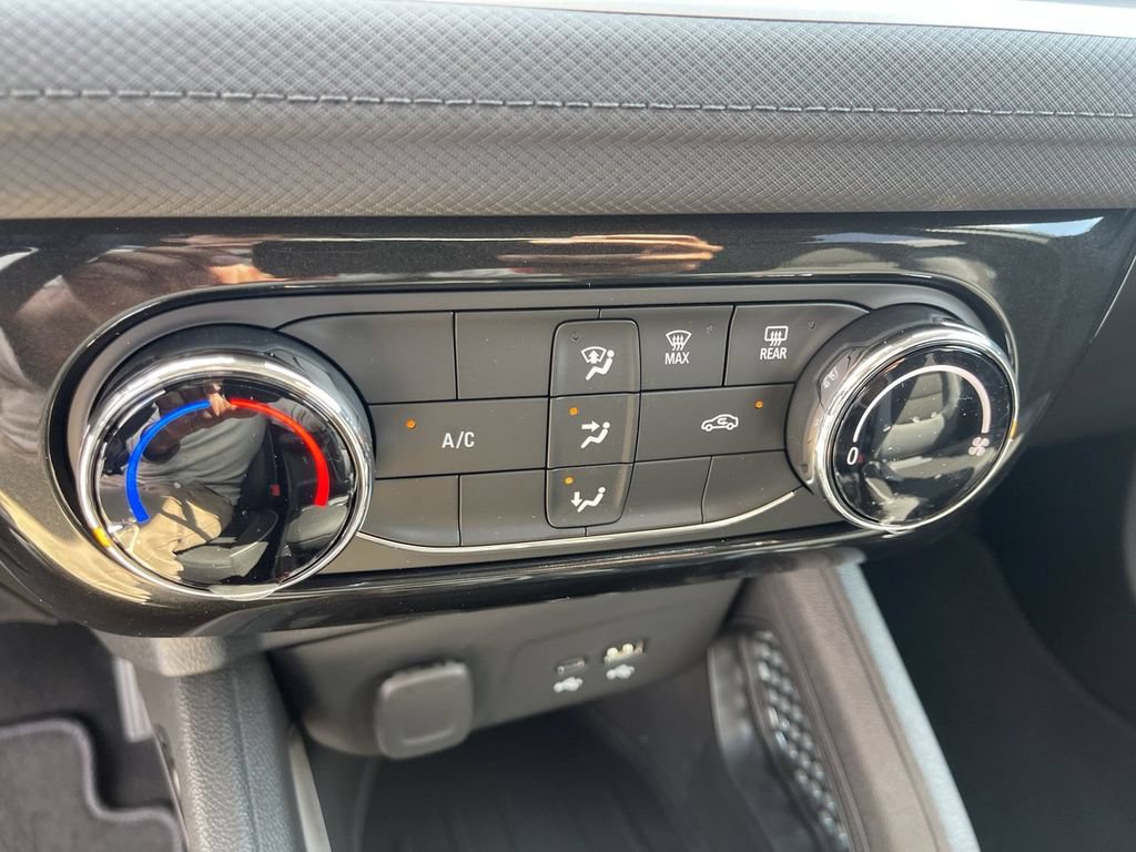 New 2026 Chevrolet TrailBlazer LT w/ Midnight Edition FWD image 18