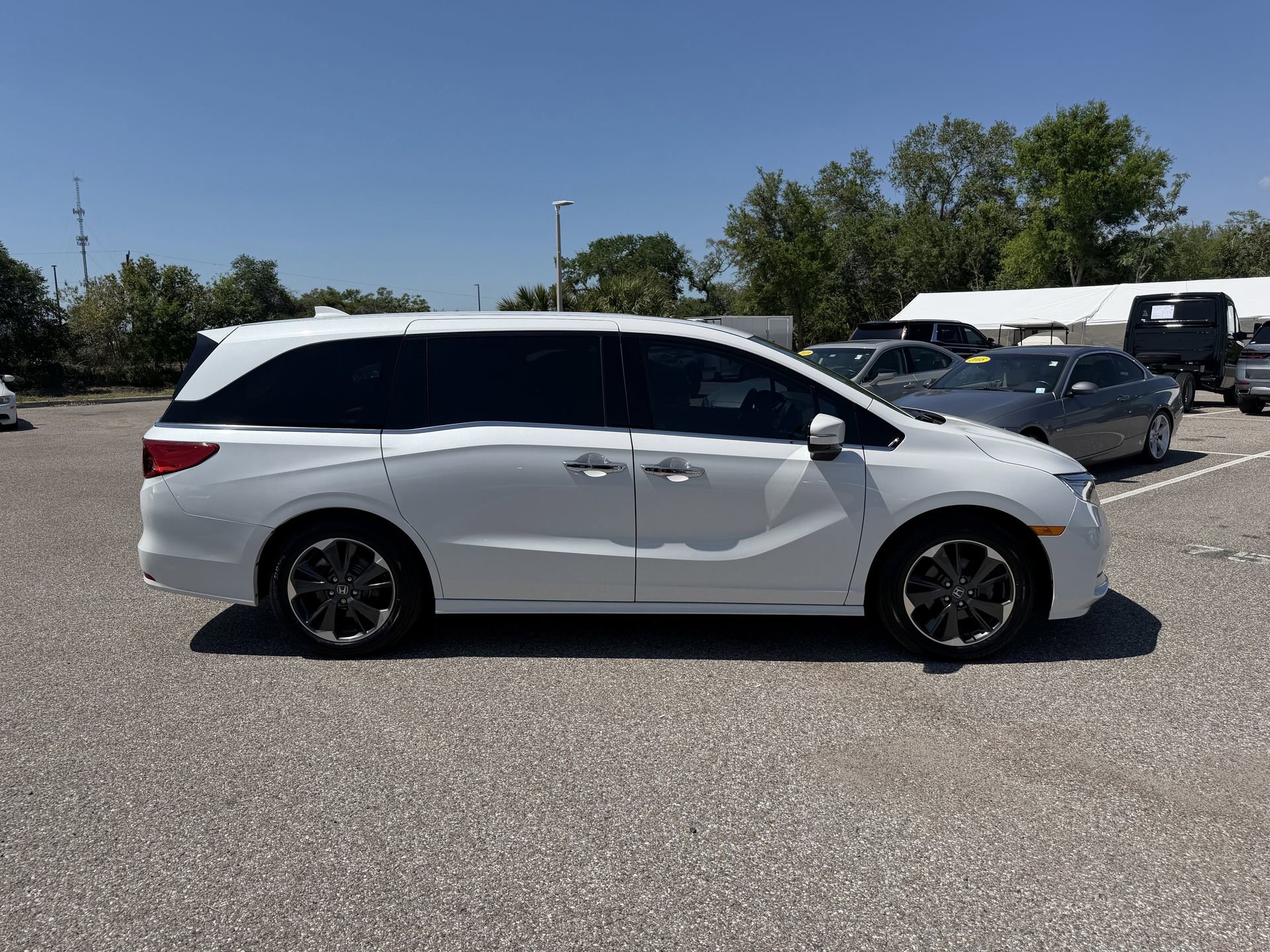 Used 2022 Honda Odyssey Elite image 3