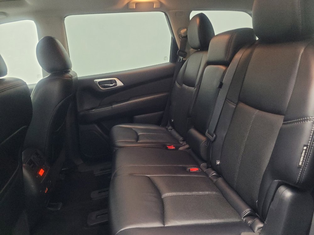 Used 2019 Nissan Pathfinder Platinum image 18