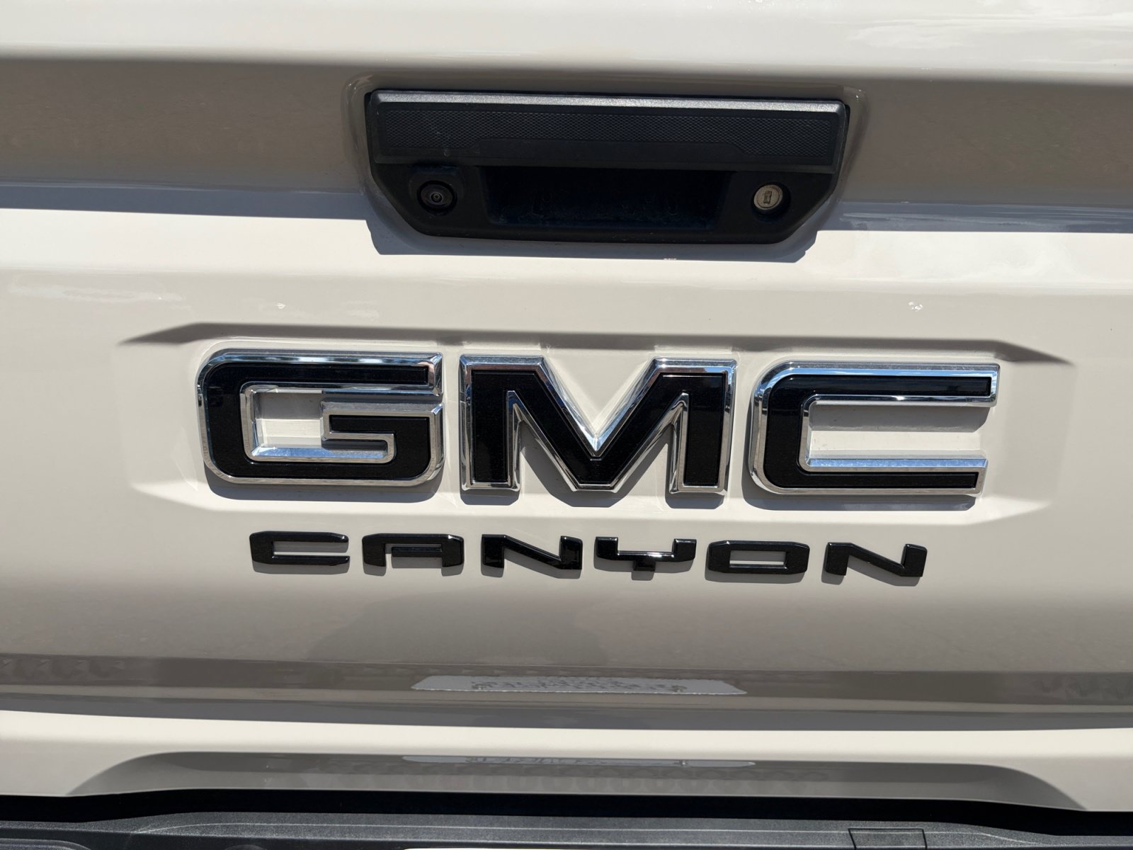 Used 2026 GMC Canyon AT4 w/ Technology Plus Package AWD/4WD image 17