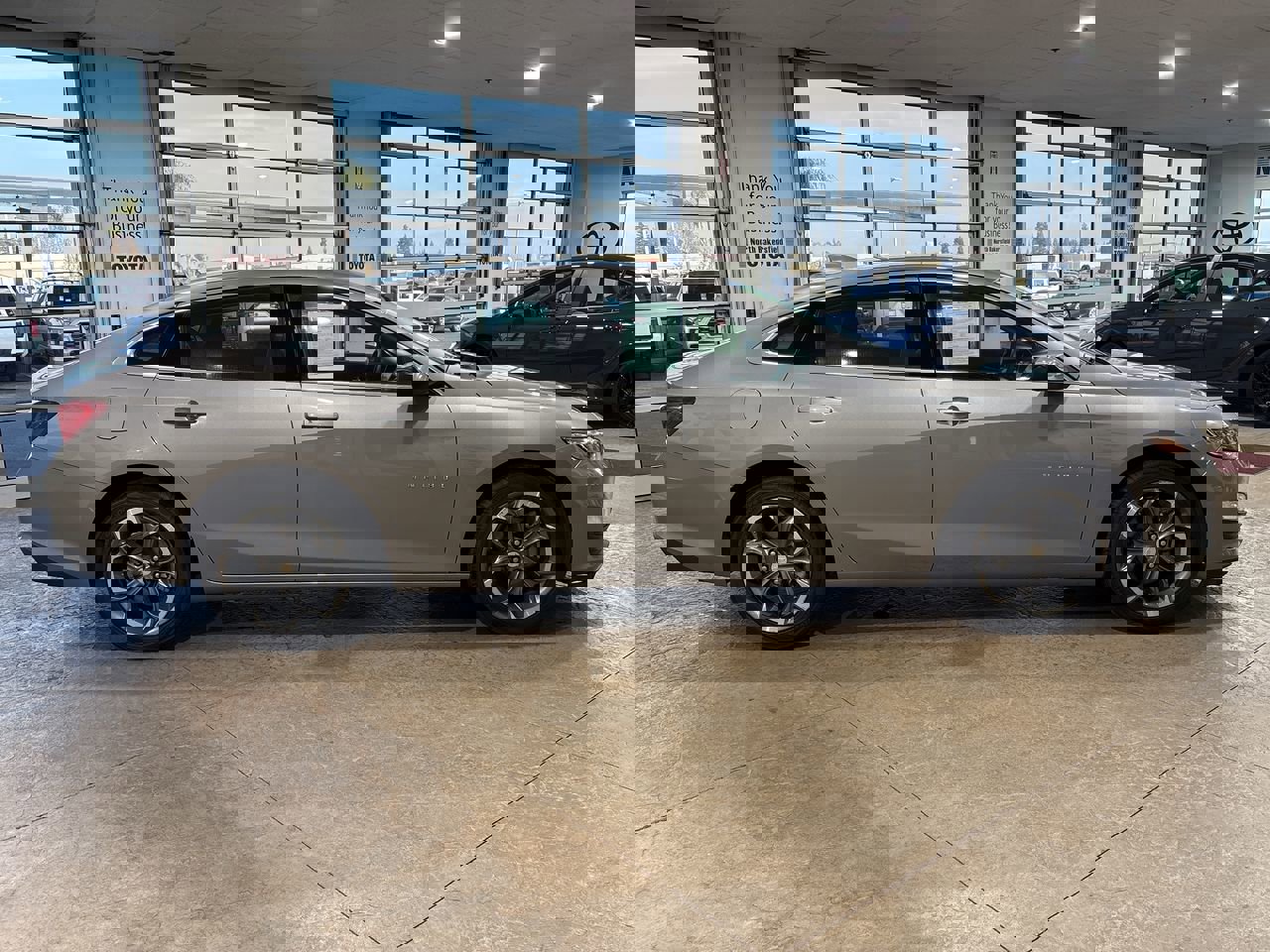 Used 2023 Chevrolet Malibu LT image 3