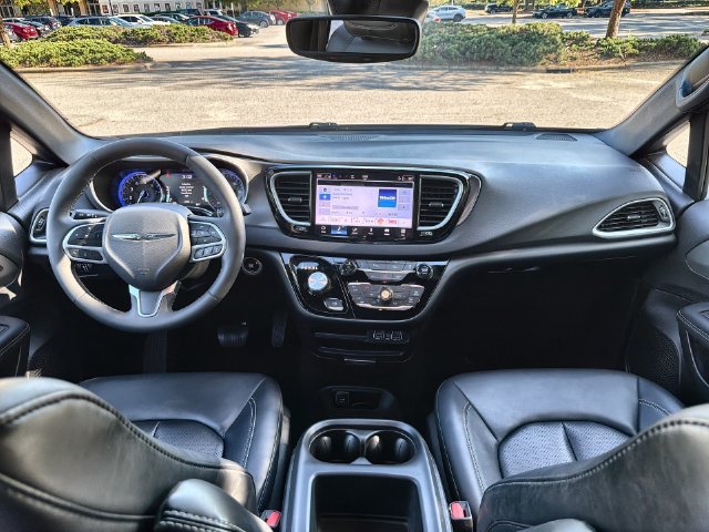 Used 2025 Chrysler Pacifica Select FWD image 20
