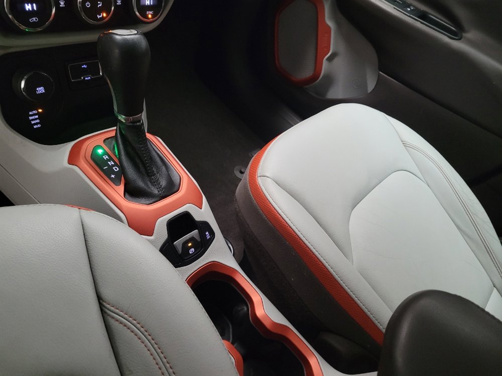 Used 2015 Jeep Renegade Limited image 26