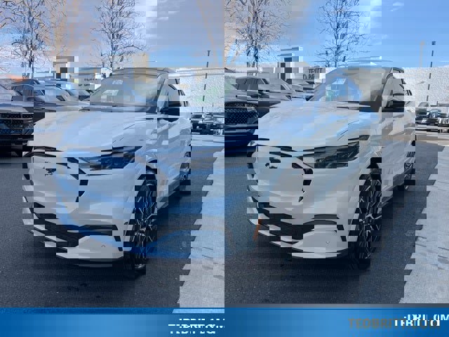 Used 2025 Ford Mustang Mach-E Premium image 3