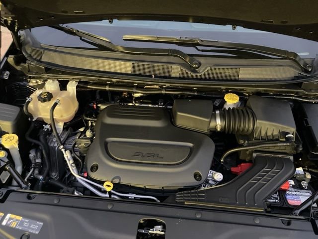 Used 2023 Chrysler Pacifica Touring-L image 25
