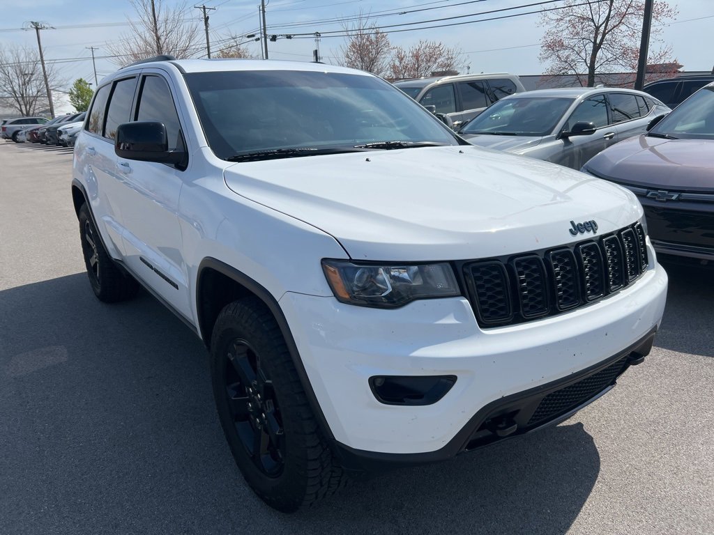 Used 2019 Jeep Grand Cherokee Laredo image 3