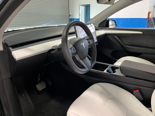 Used 2025 Tesla Model Y Long Range RWD image 21
