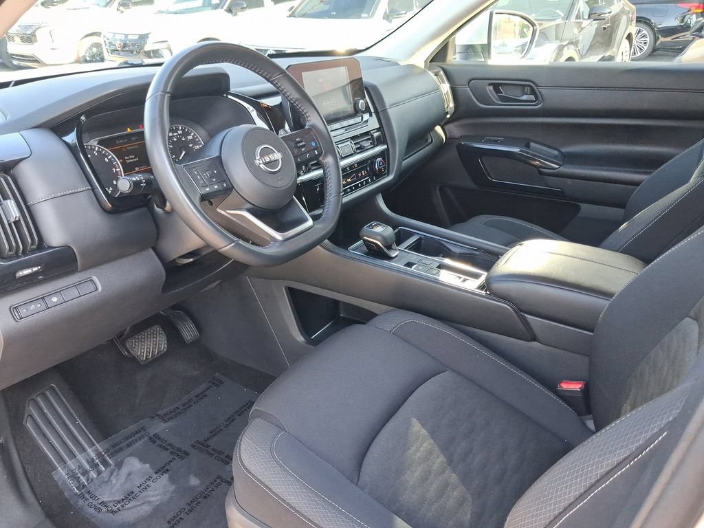 Used 2024 Nissan Pathfinder SV FWD image 16
