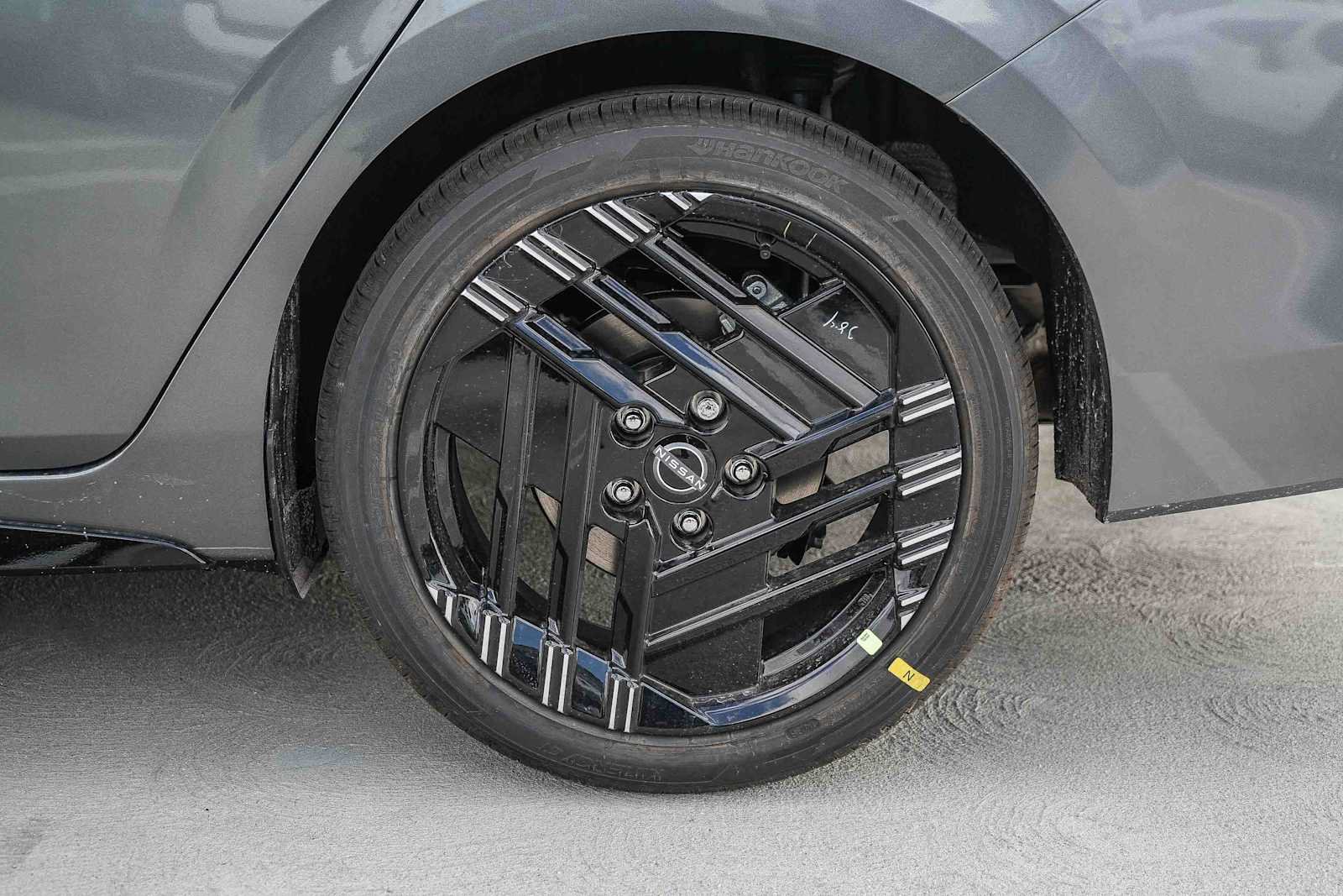 New 2027 Nissan Sentra SR w/ SR Premium Package FWD image 10