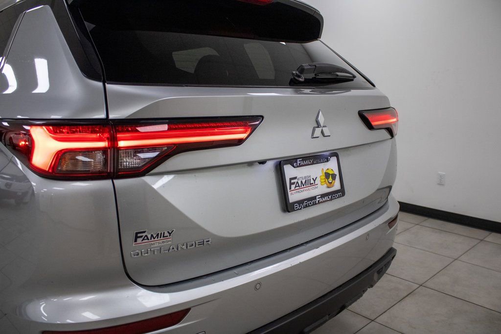 Used 2024 Mitsubishi Outlander ES image 20
