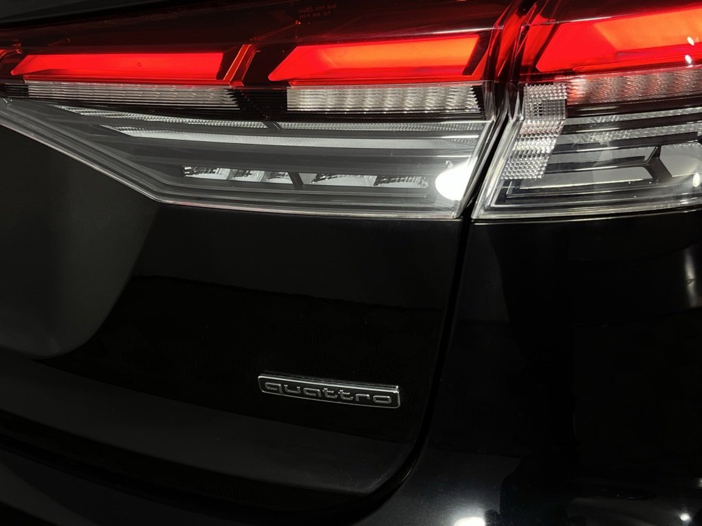 Used 2023 Audi Q4 e-tron Prestige image 13