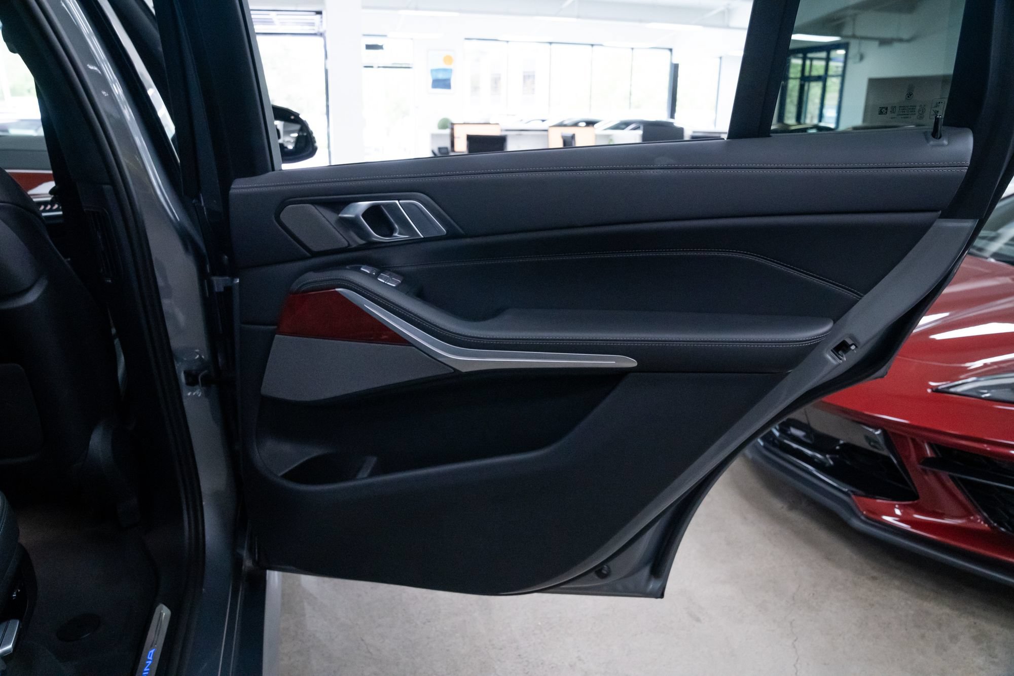 Used 2024 BMW ALPINA XB7 AWD/4WD image 24