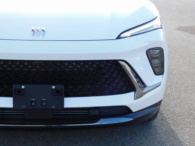 Used 2025 Buick Envision Sport Touring image 9