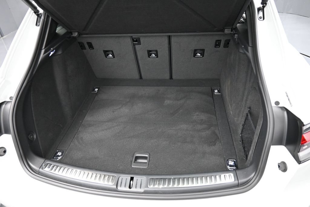 Certified 2026 Porsche Macan AWD/4WD image 32