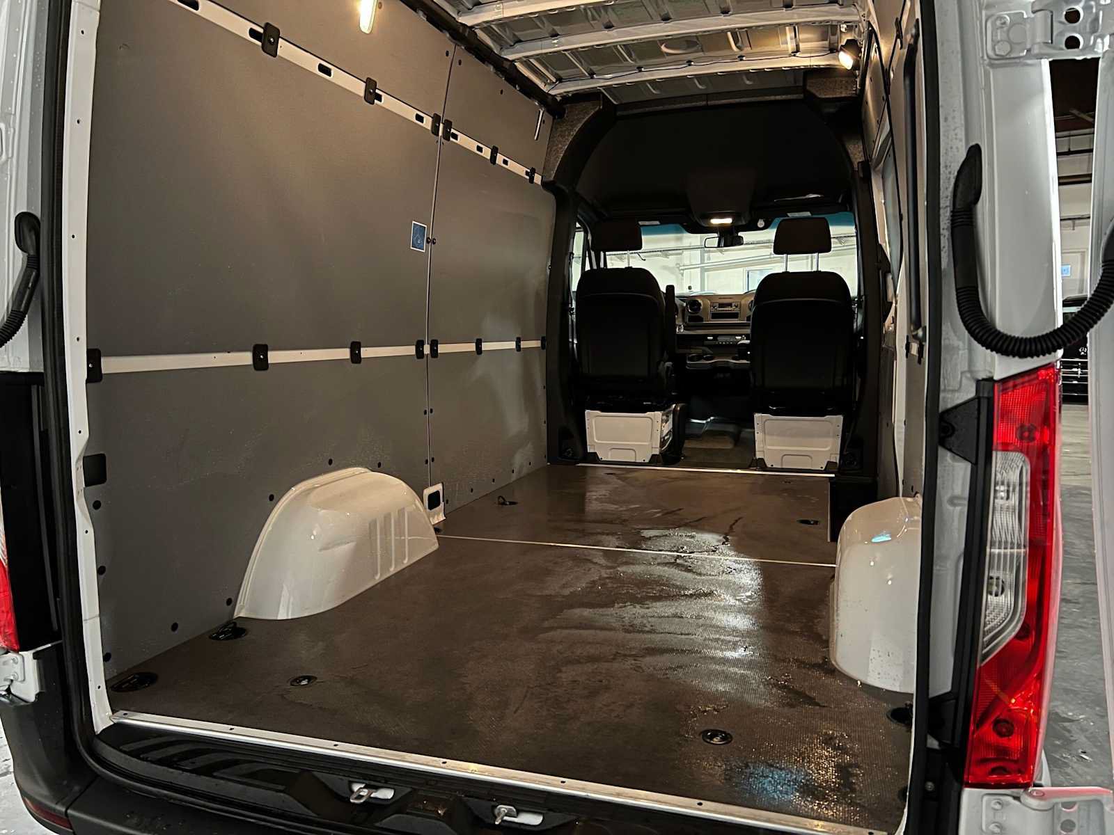 Used 2025 Mercedes-Benz Sprinter 2500 image 17