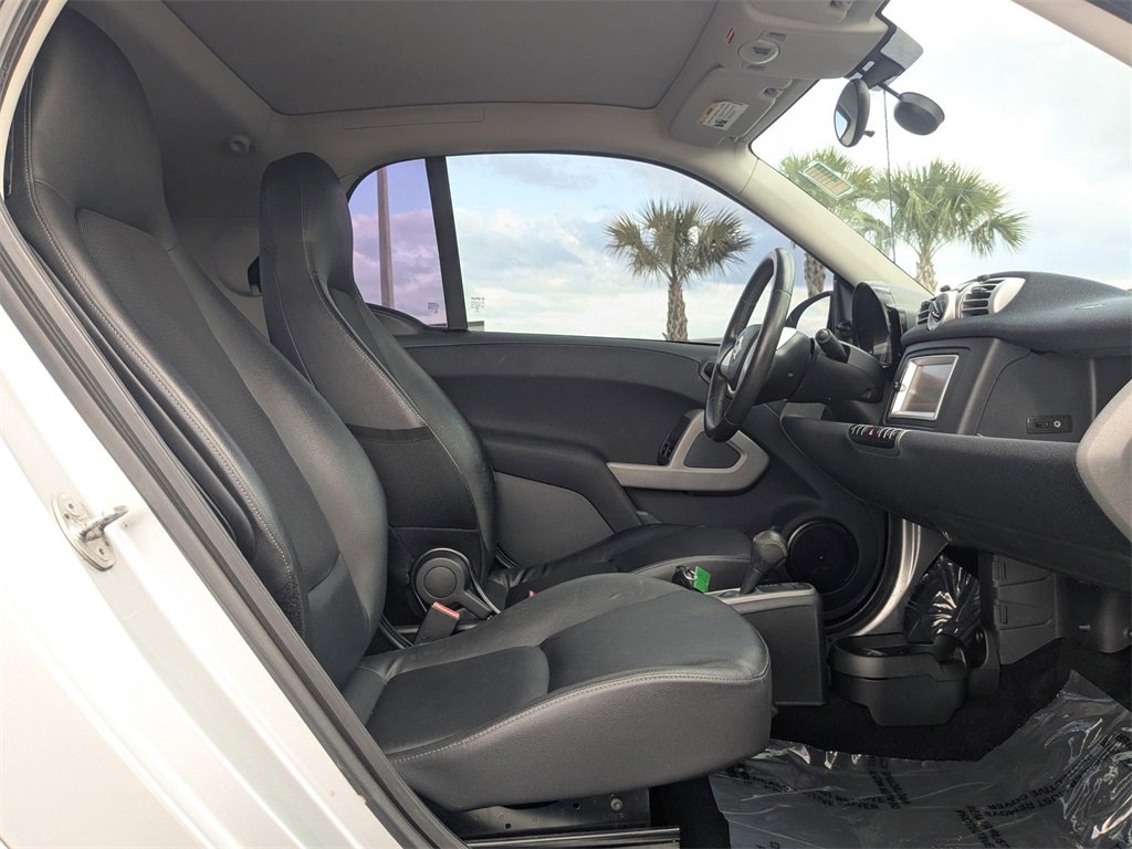 Used 2015 smart fortwo passion image 14