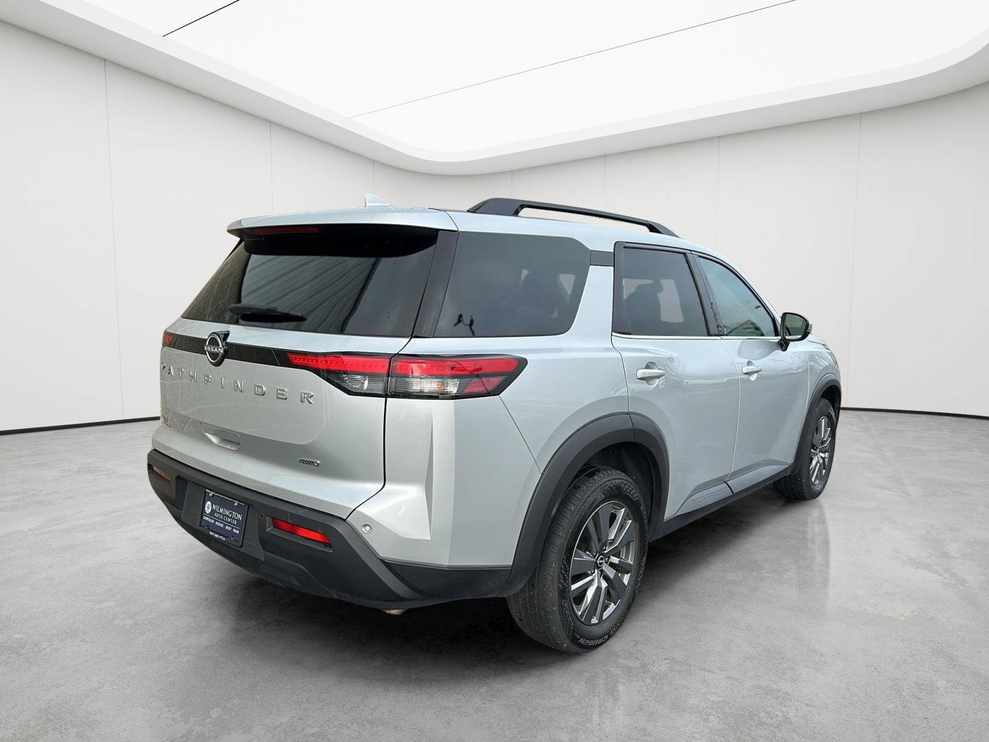Used 2025 Nissan Pathfinder SV AWD/4WD image 3