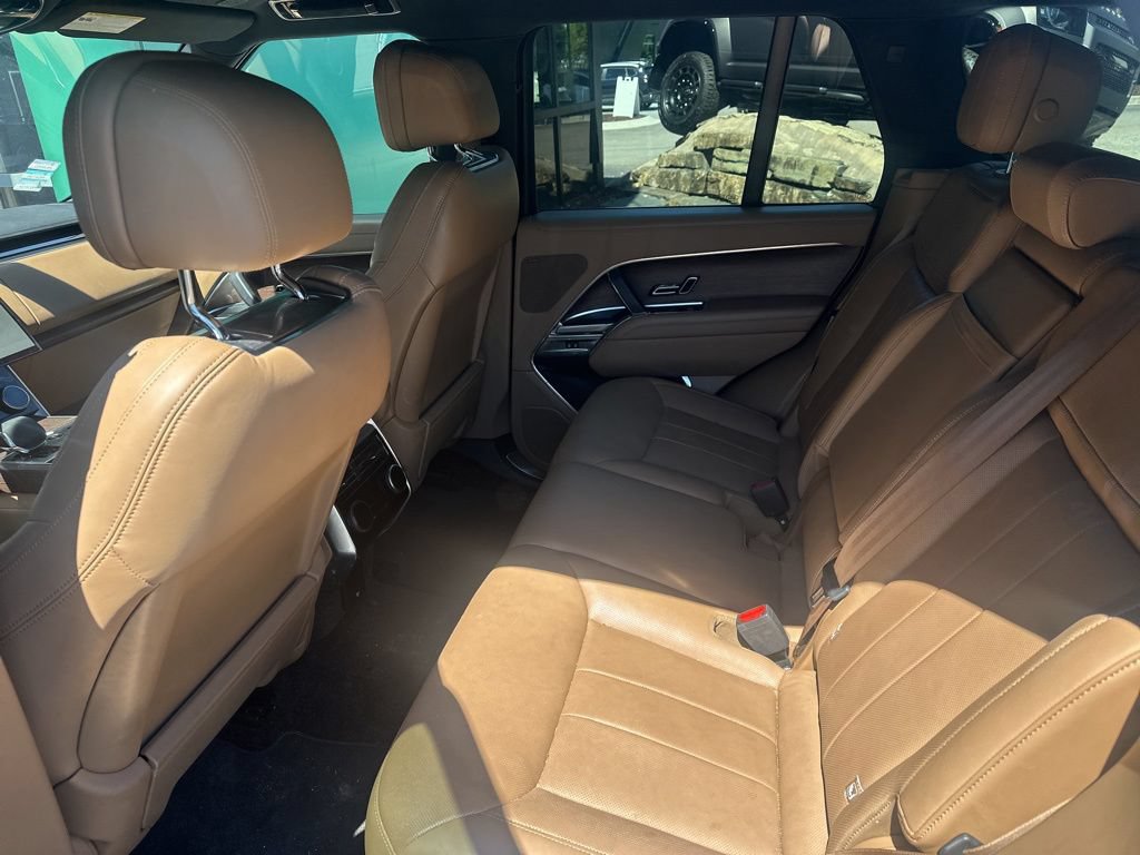Used 2023 Land Rover Range Rover SE AWD/4WD image 3